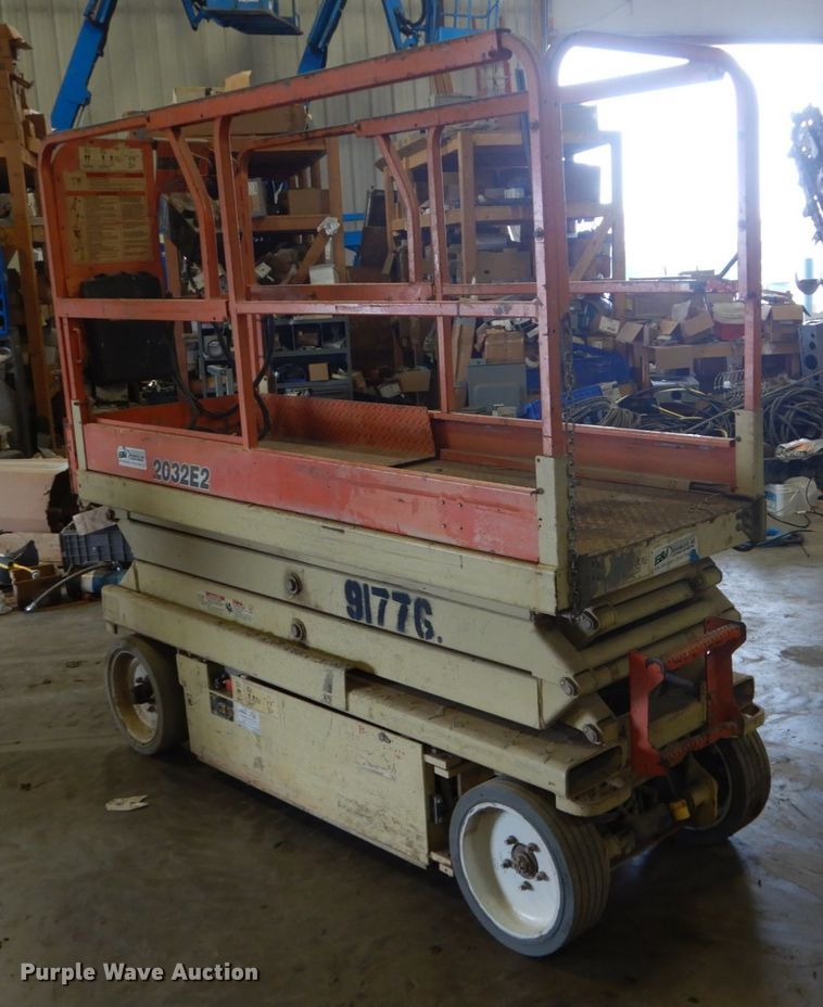 image for item FX9161 2001 JLG 2032E2  scissor lift