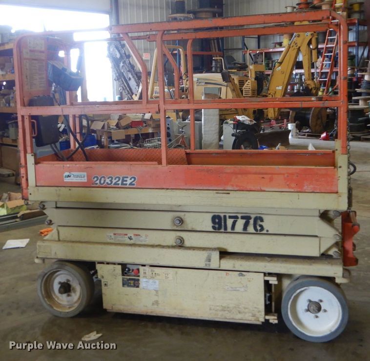 image for item FX9161 2001 JLG 2032E2  scissor lift