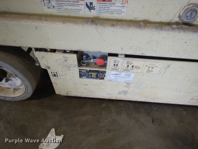 image for item FX9161 2001 JLG 2032E2  scissor lift