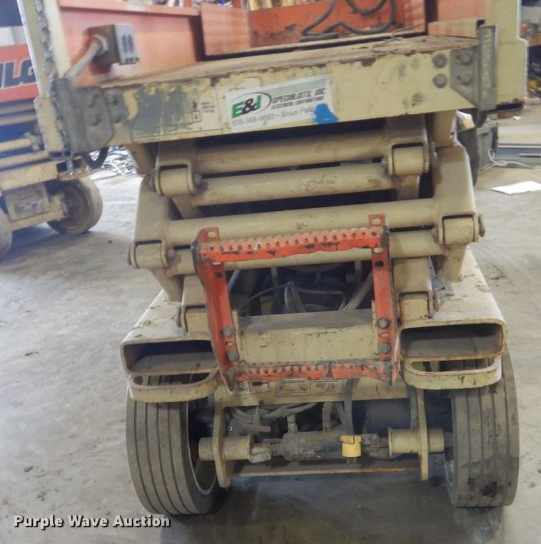 image for item FX9161 2001 JLG 2032E2  scissor lift