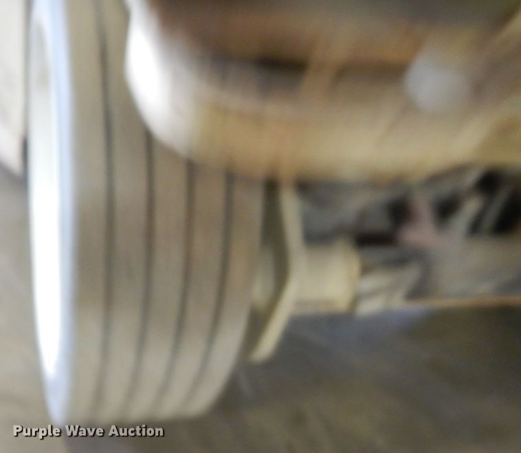 image for item FX9161 2001 JLG 2032E2  scissor lift