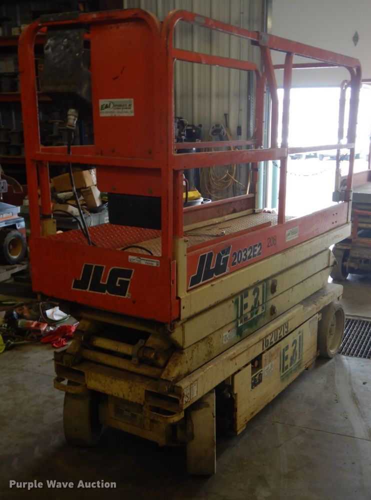 image for item FX9162 JLG 2032E2  scissor lift