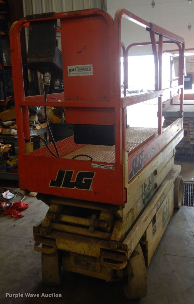 image for item FX9162 JLG 2032E2  scissor lift
