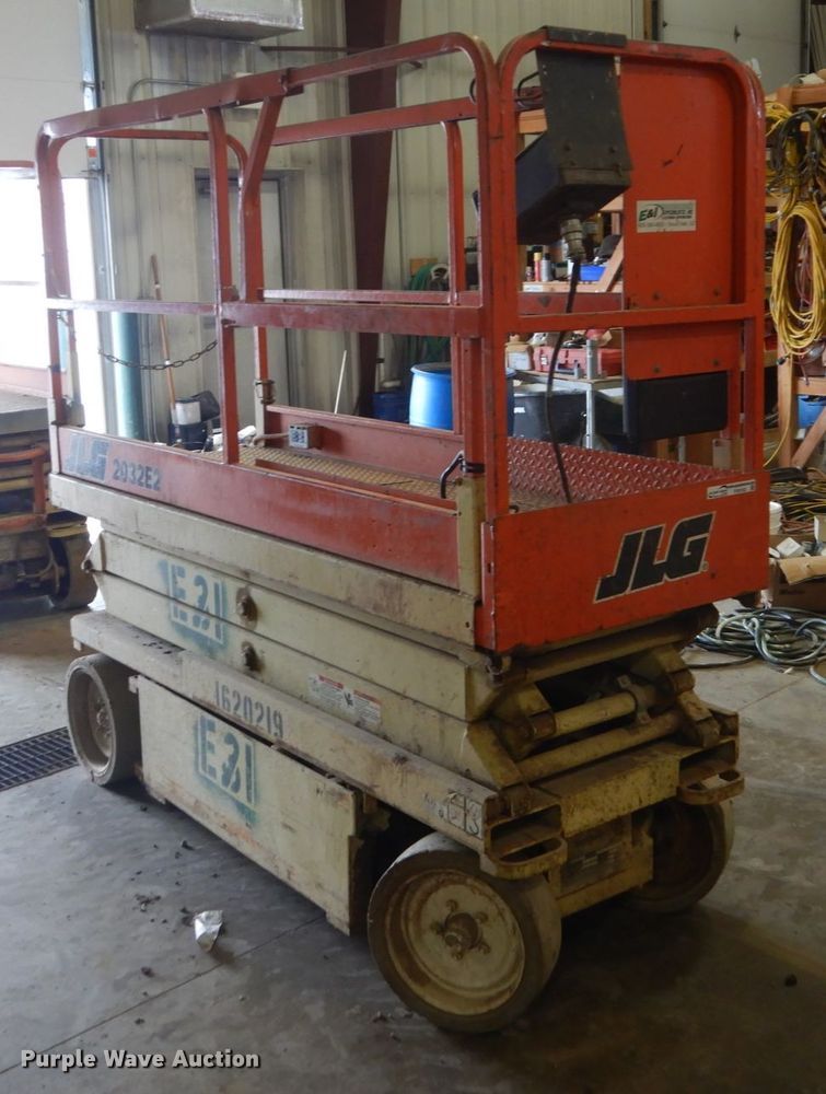 image for item FX9162 JLG 2032E2  scissor lift
