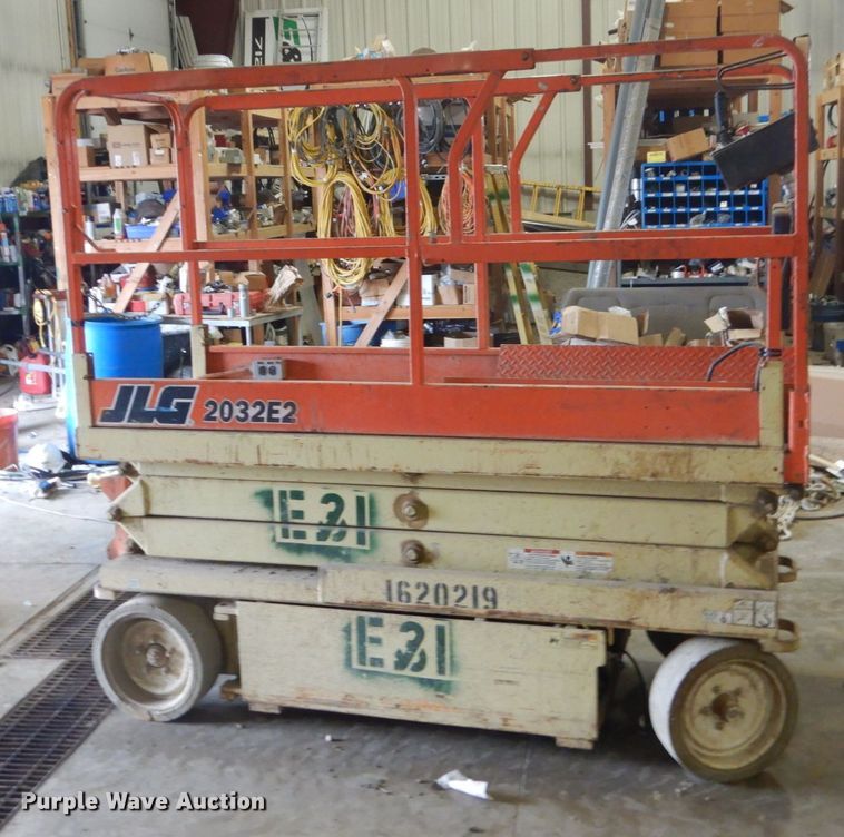 image for item FX9162 JLG 2032E2  scissor lift