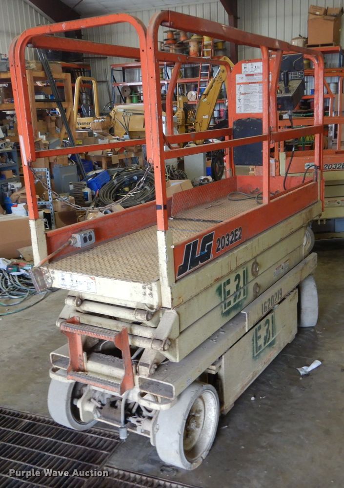 image for item FX9162 JLG 2032E2  scissor lift