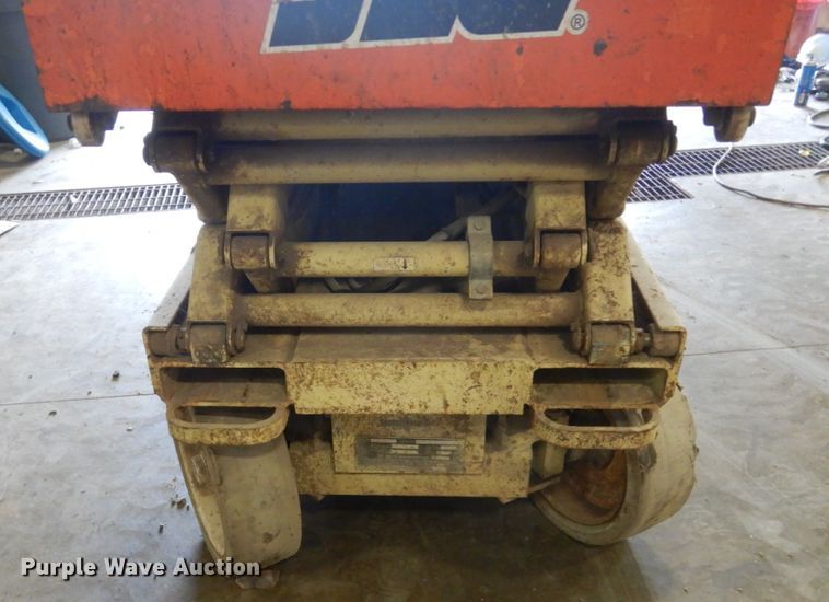 image for item FX9162 JLG 2032E2  scissor lift