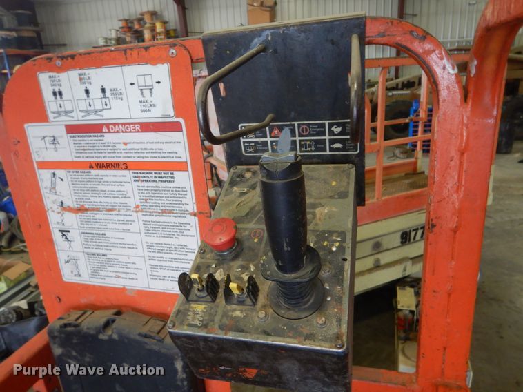 image for item FX9162 JLG 2032E2  scissor lift