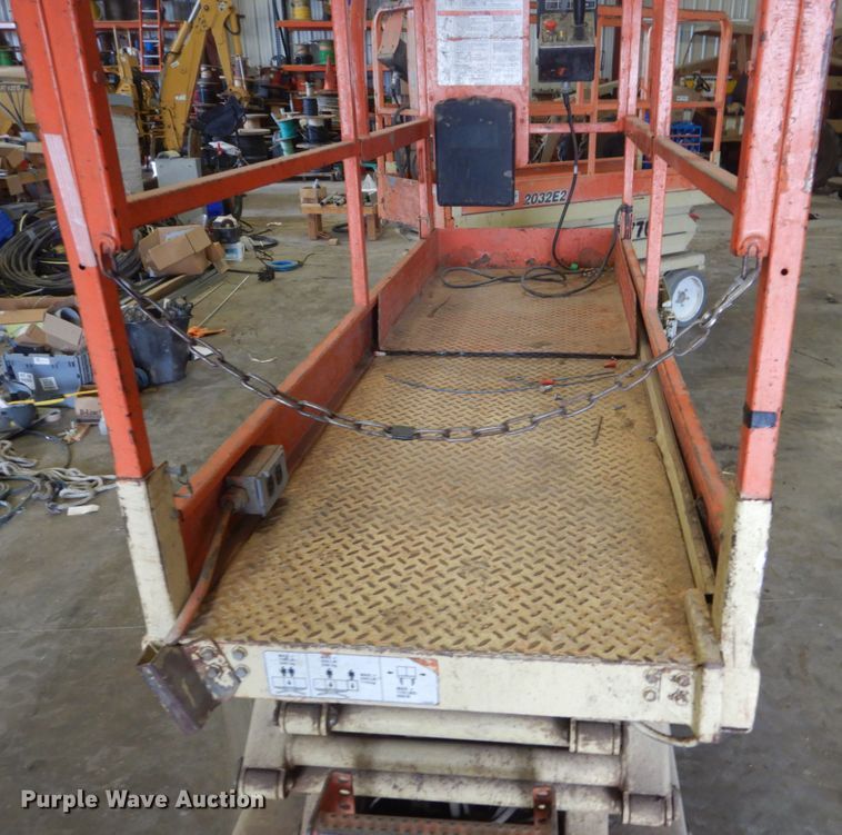 image for item FX9162 JLG 2032E2  scissor lift