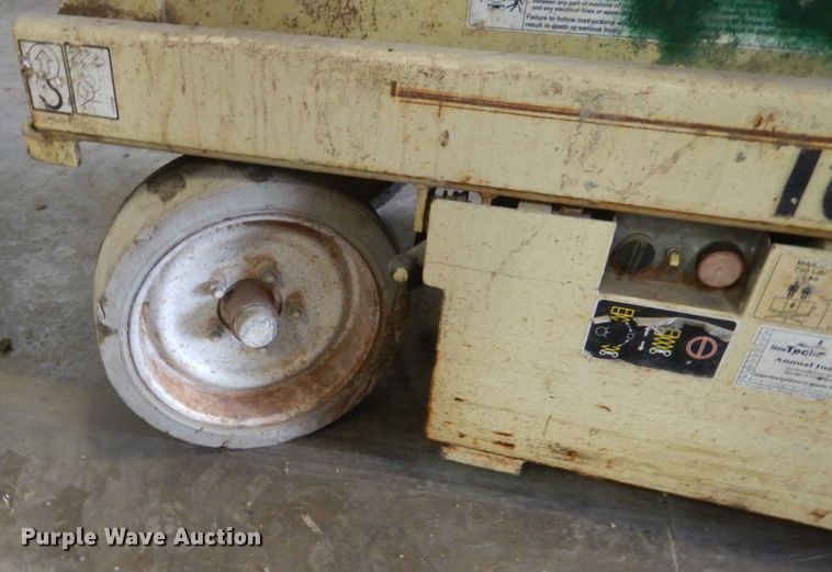 image for item FX9162 JLG 2032E2  scissor lift