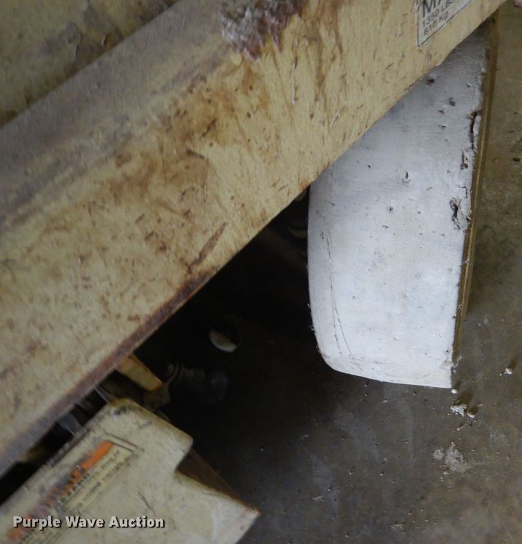 image for item FX9162 JLG 2032E2  scissor lift