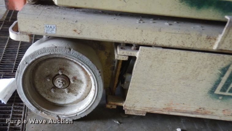 image for item FX9162 JLG 2032E2  scissor lift