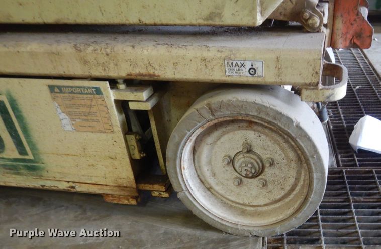 image for item FX9162 JLG 2032E2  scissor lift