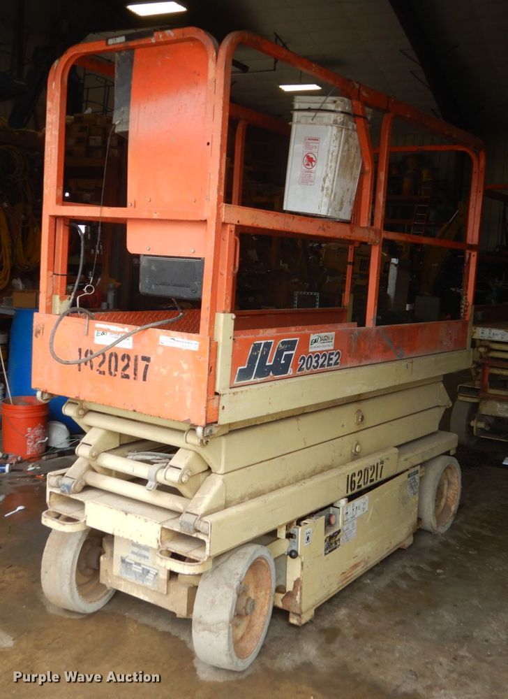 image for item FX9163 JLG 2032ES  scissor lift