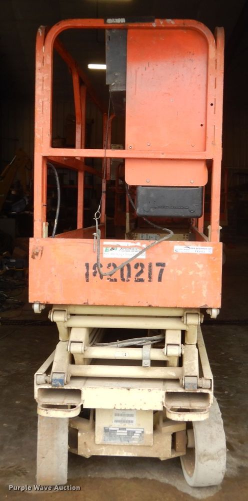 image for item FX9163 JLG 2032ES  scissor lift