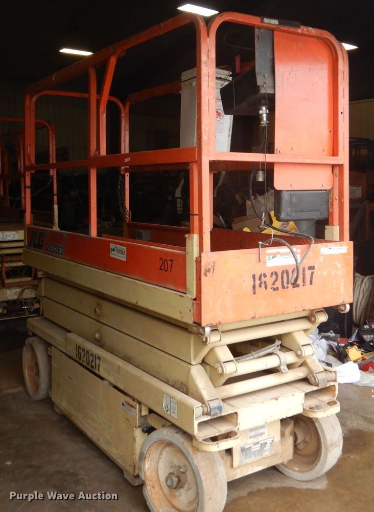 image for item FX9163 JLG 2032ES  scissor lift
