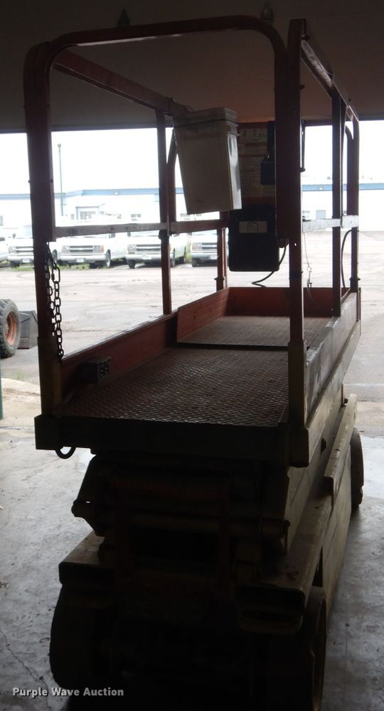 image for item FX9163 JLG 2032ES  scissor lift