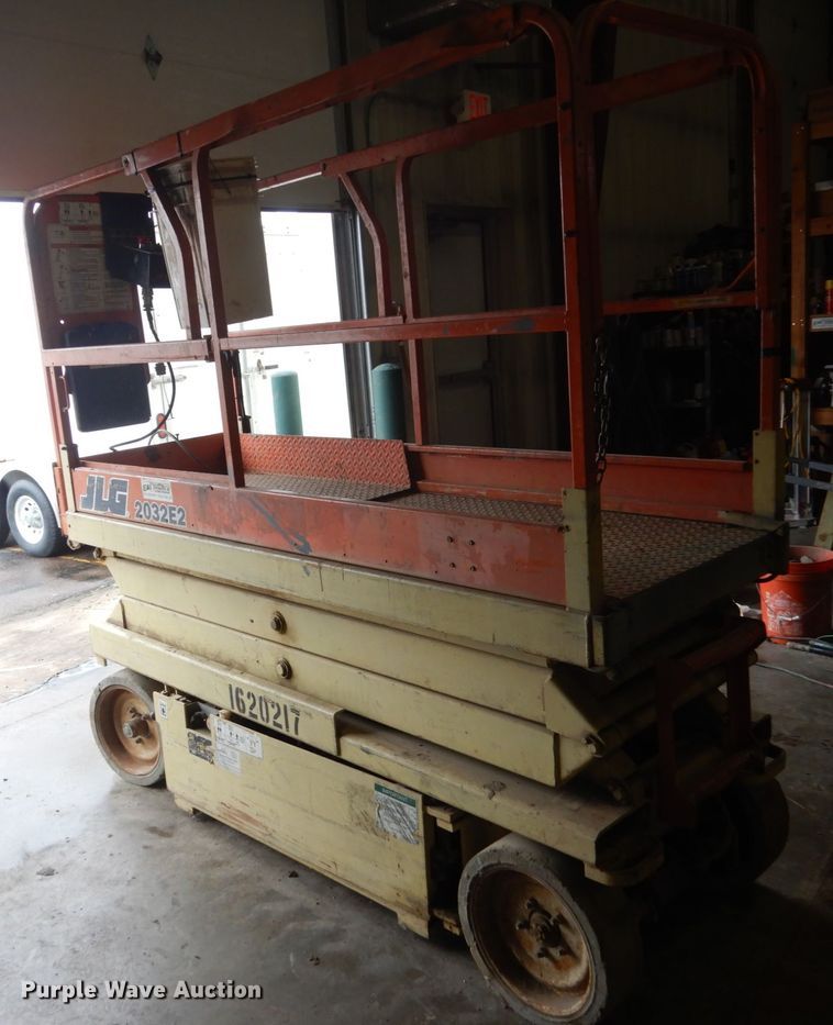 image for item FX9163 JLG 2032ES  scissor lift