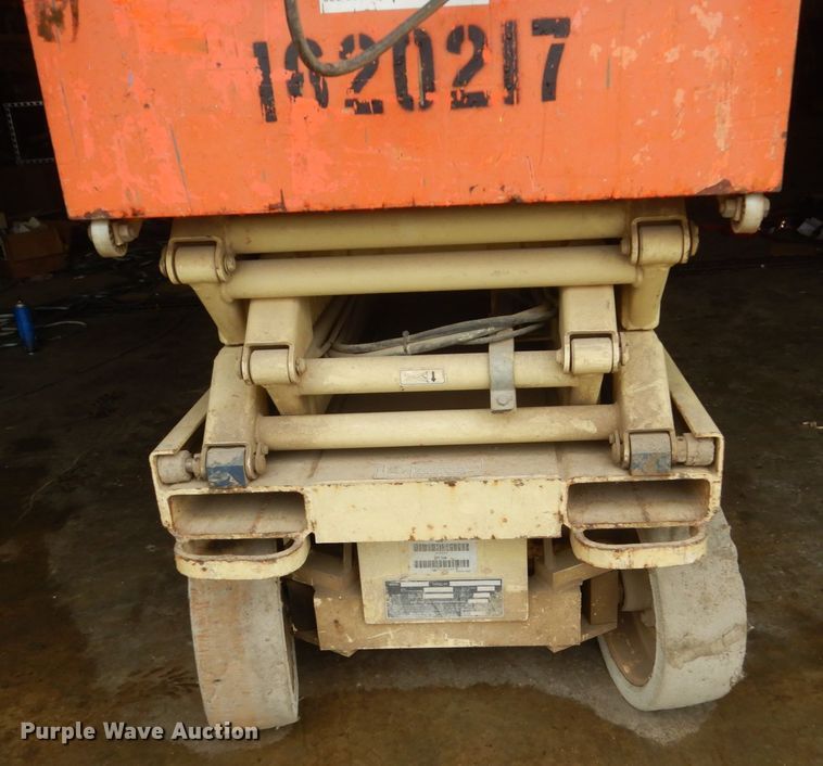 image for item FX9163 JLG 2032ES  scissor lift