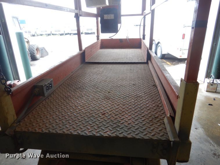 image for item FX9163 JLG 2032ES  scissor lift