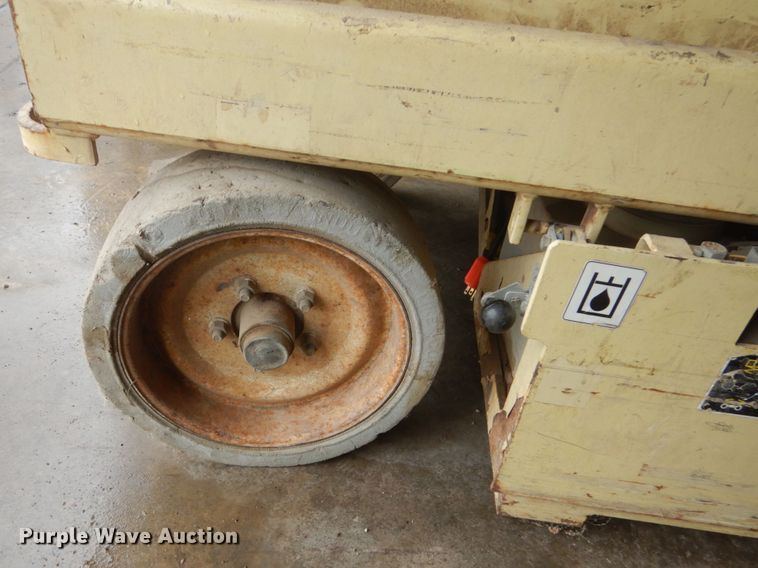 image for item FX9163 JLG 2032ES  scissor lift