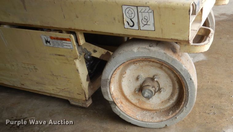 image for item FX9163 JLG 2032ES  scissor lift