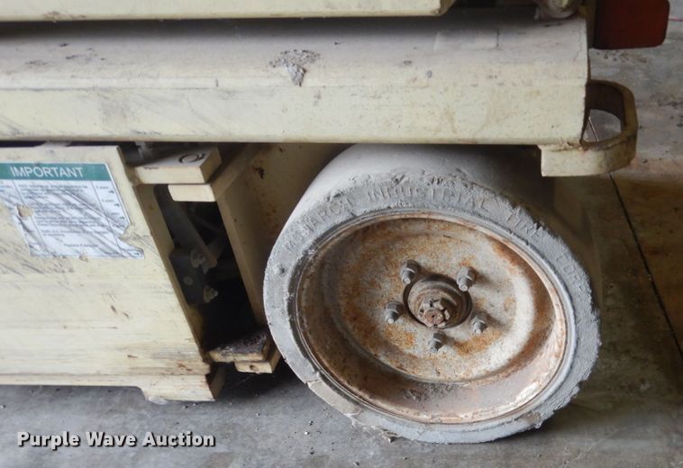 image for item FX9163 JLG 2032ES  scissor lift