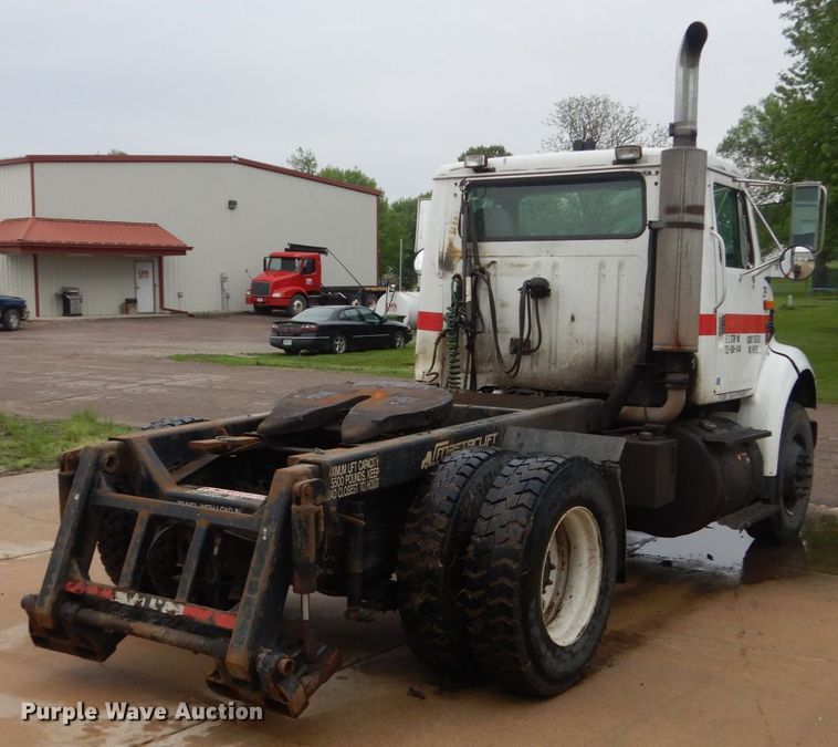 image for item FX9167 2003 International 8100  semi truck