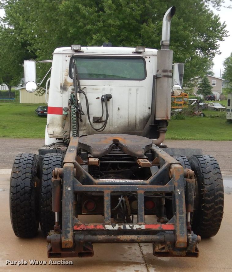 image for item FX9167 2003 International 8100  semi truck