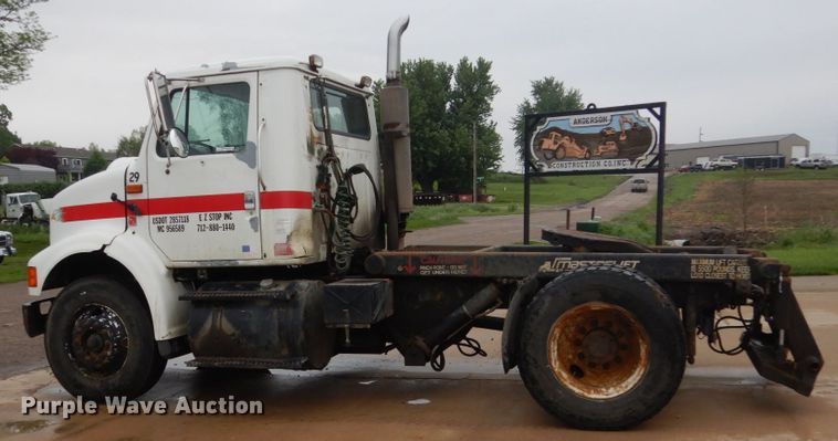 image for item FX9167 2003 International 8100  semi truck