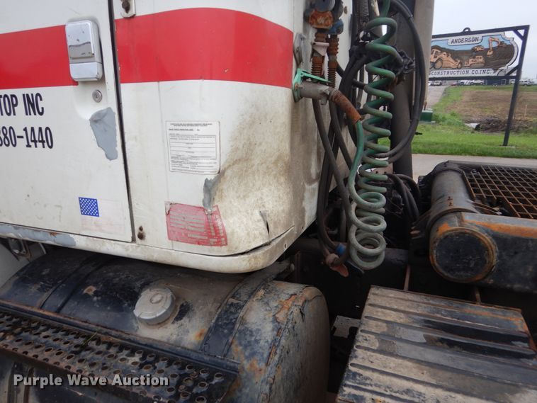 image for item FX9167 2003 International 8100  semi truck