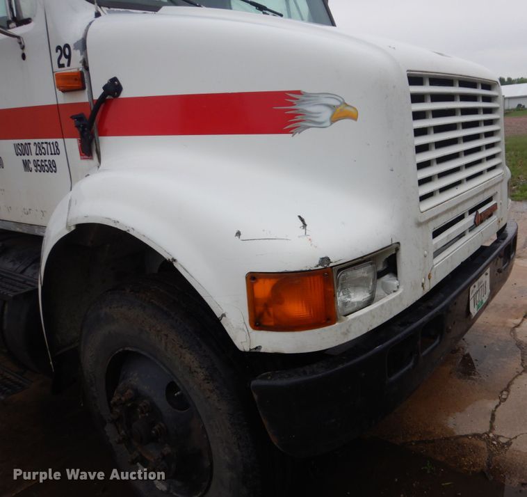 image for item FX9167 2003 International 8100  semi truck