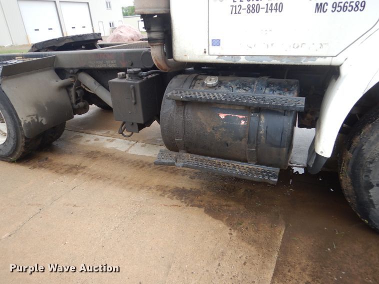 image for item FX9167 2003 International 8100  semi truck