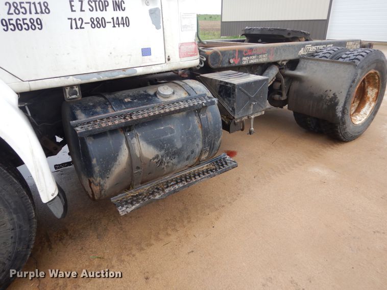 image for item FX9167 2003 International 8100  semi truck