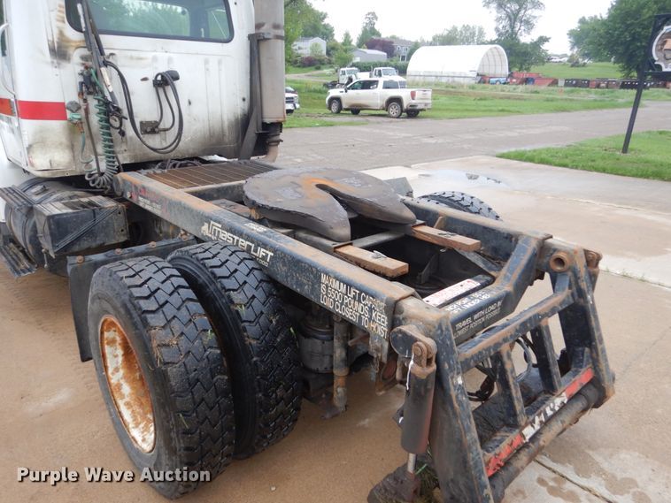 image for item FX9167 2003 International 8100  semi truck