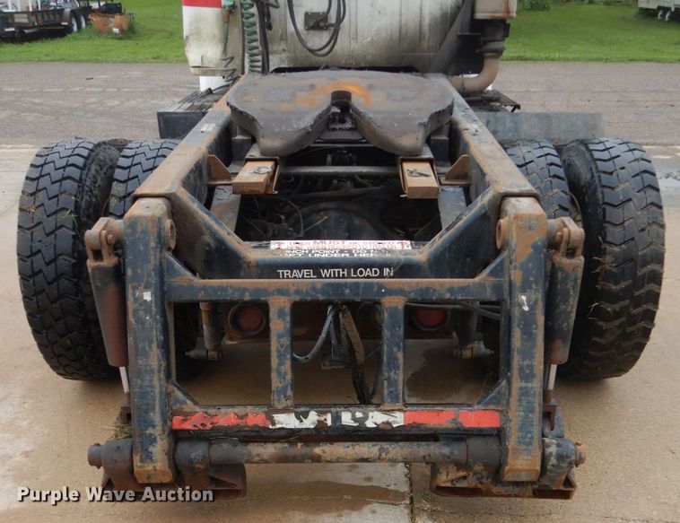 image for item FX9167 2003 International 8100  semi truck