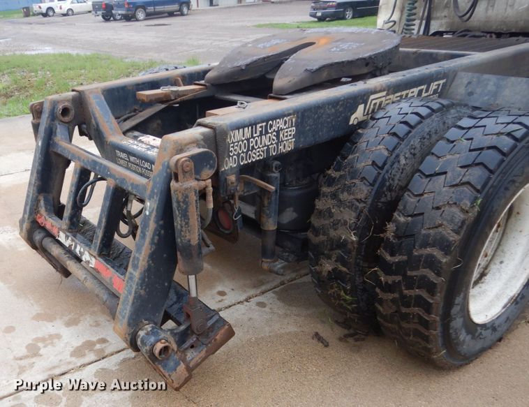 image for item FX9167 2003 International 8100  semi truck