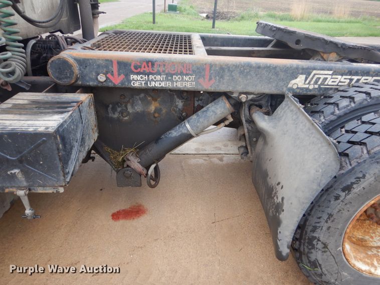 image for item FX9167 2003 International 8100  semi truck