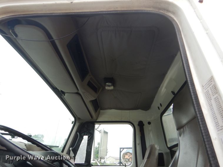 image for item FX9167 2003 International 8100  semi truck