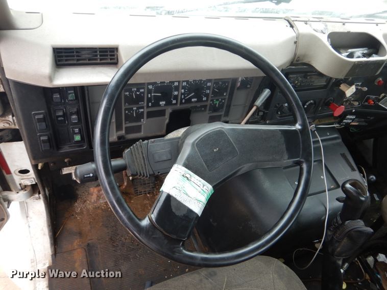 image for item FX9167 2003 International 8100  semi truck