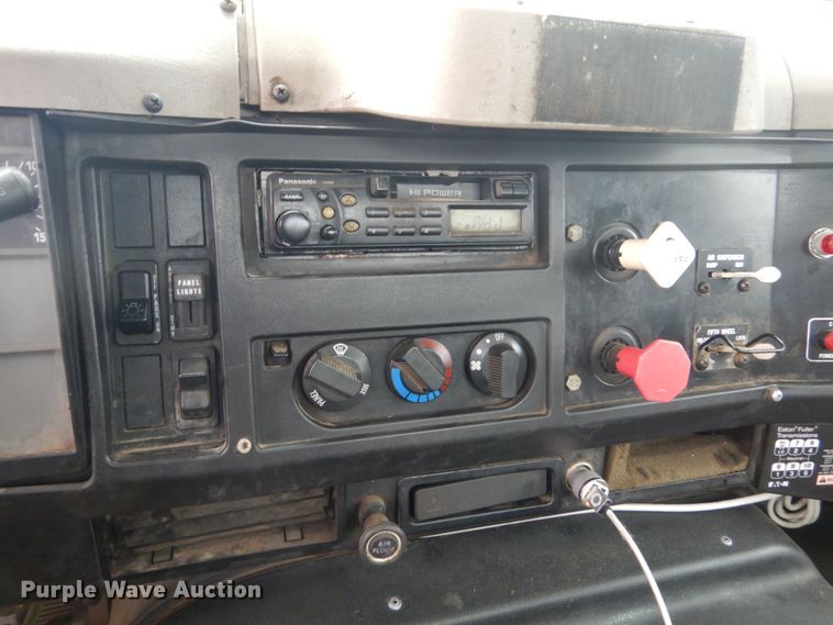 image for item FX9167 2003 International 8100  semi truck