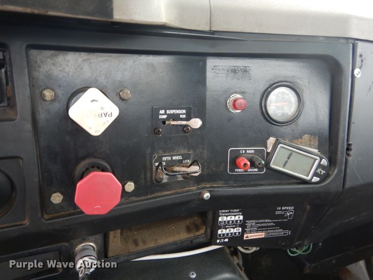 image for item FX9167 2003 International 8100  semi truck