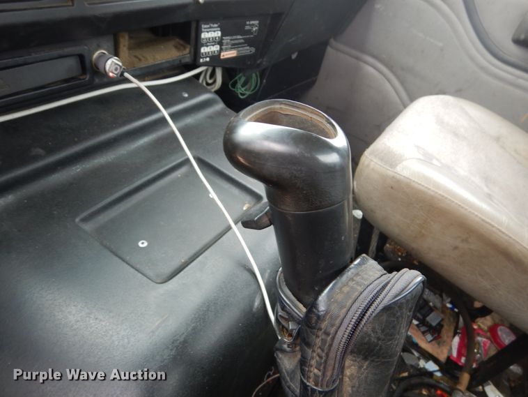 image for item FX9167 2003 International 8100  semi truck