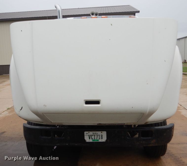 image for item FX9167 2003 International 8100  semi truck