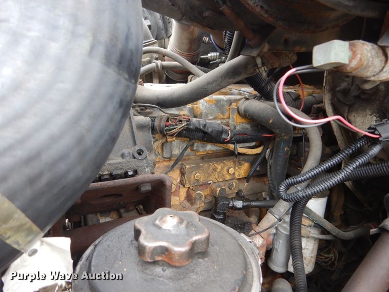 image for item FX9167 2003 International 8100  semi truck