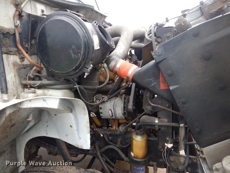 image for item FX9167 2003 International 8100  semi truck