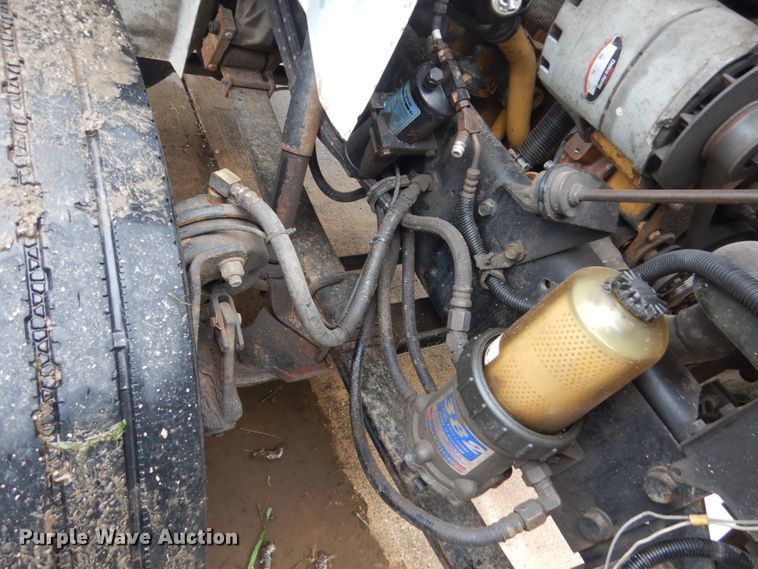 image for item FX9167 2003 International 8100  semi truck