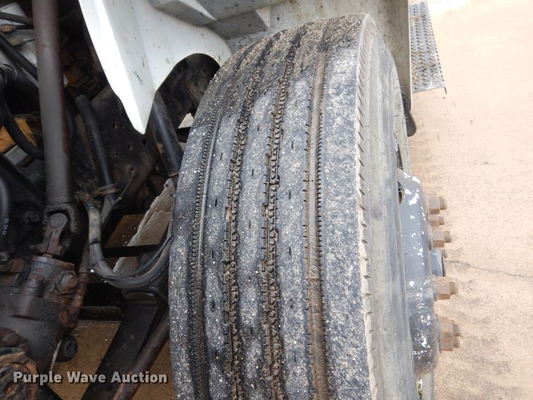 image for item FX9167 2003 International 8100  semi truck