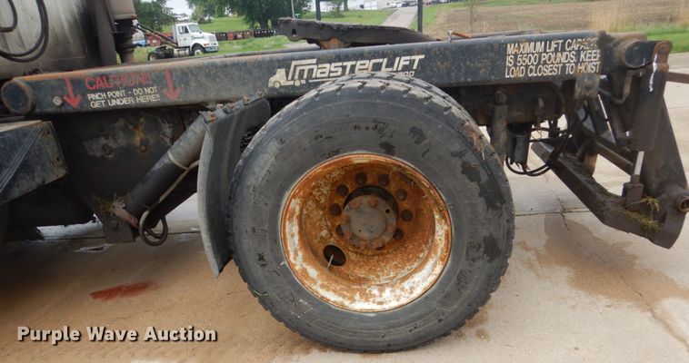 image for item FX9167 2003 International 8100  semi truck