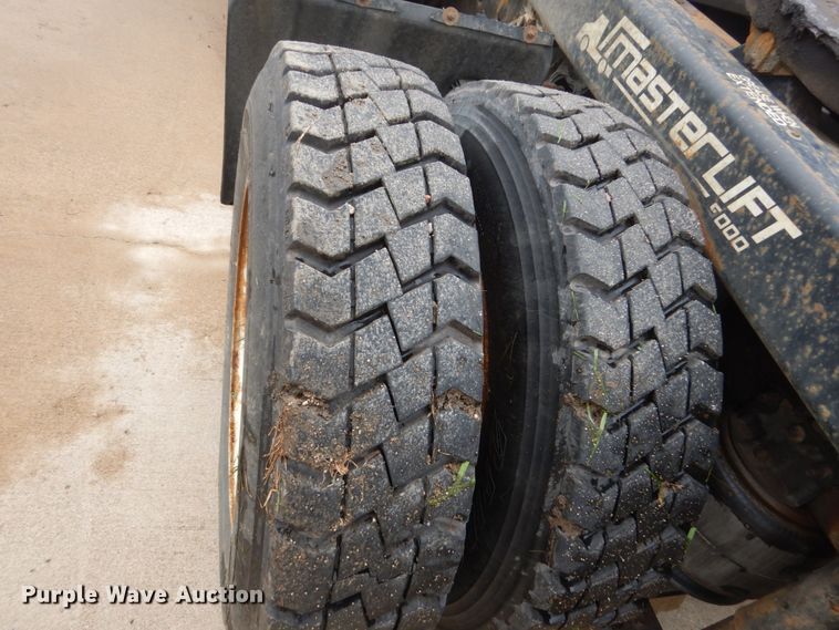 image for item FX9167 2003 International 8100  semi truck